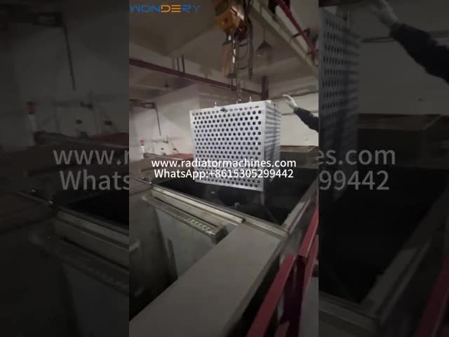 فرن صهر المعادن بالحث الصناعي ذو التردد المتوسط ​​25KW سعة 5 كجم للصلب والنحاس والألمنيوم